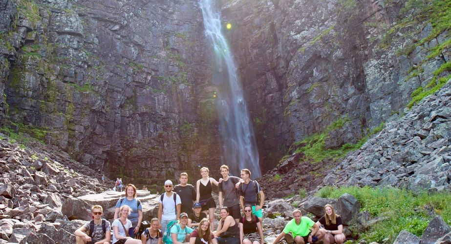 Fulufjallet National Park    waterval Njupeskar groepsfoto